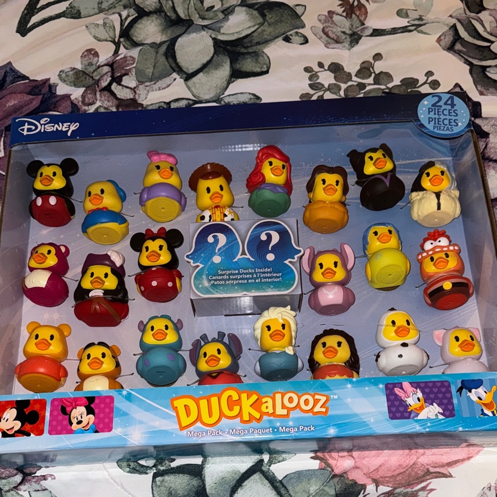BNWT Disney Duckalooz 24 pc. with Mystery Ducks Disney Themed Rubber Ducks